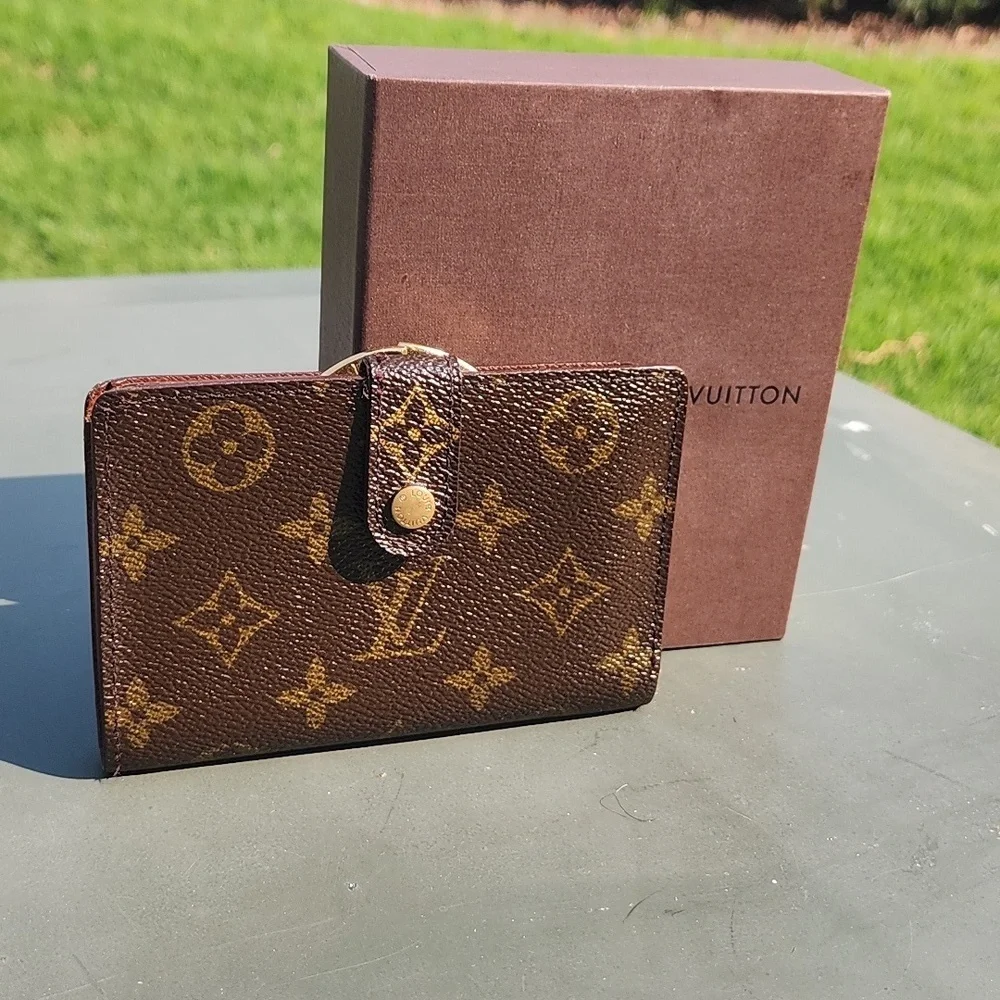 Authentic Louis Vuitton kisslock wallet - Picture 2 of 15